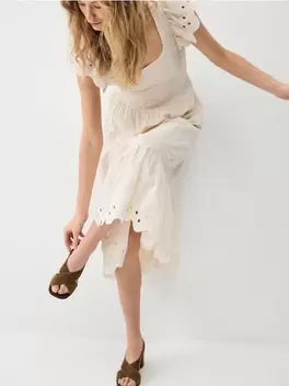 Szarvasbőr magas sarkú szandál