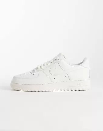 Nike Air Force 1'07 trainers in off white