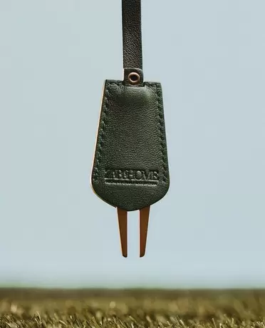 GOLF DIVOT TOOL