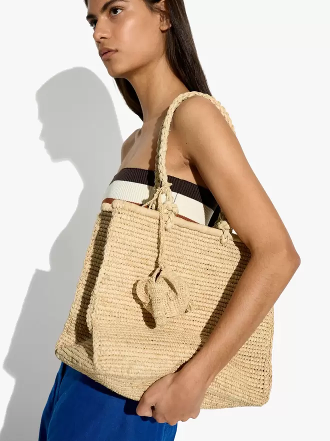 Raffia shopper bag with elephant pendant