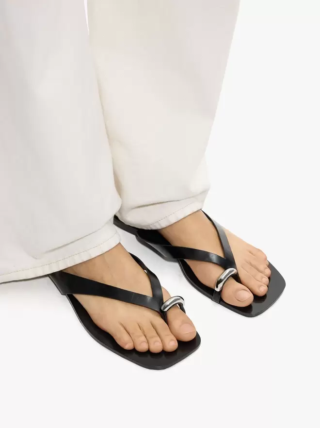 Leather thong sandals with metallic detail