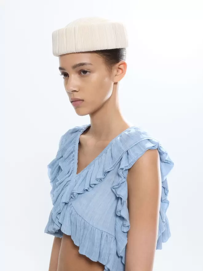 Hat with ribbed texture