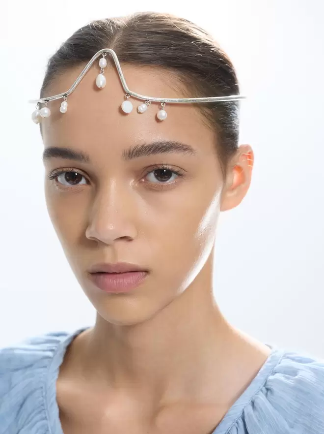 Metal headband with pearls