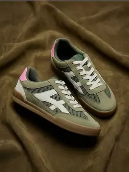 Sneakersek műsuede elemekkel
