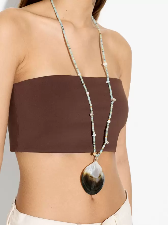 Necklace with beads of stones and shell