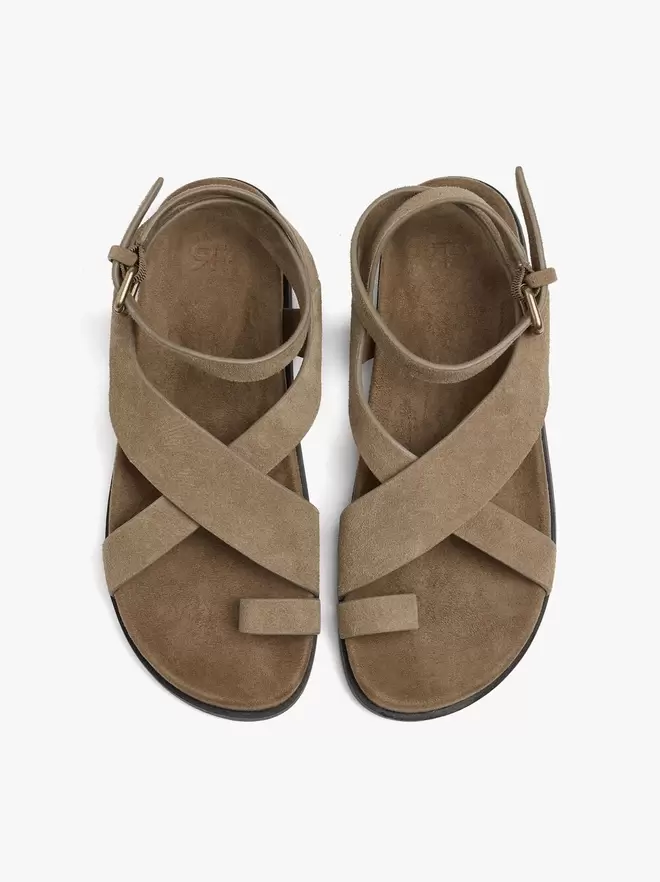 Flat leather sandals with crossed straps