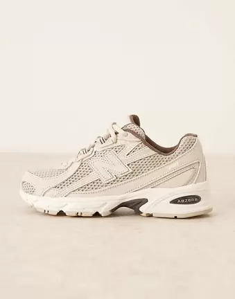 New Balance 740 trainers in beige