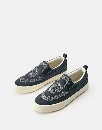Pull&Bear Embroidered canvas trainers in black