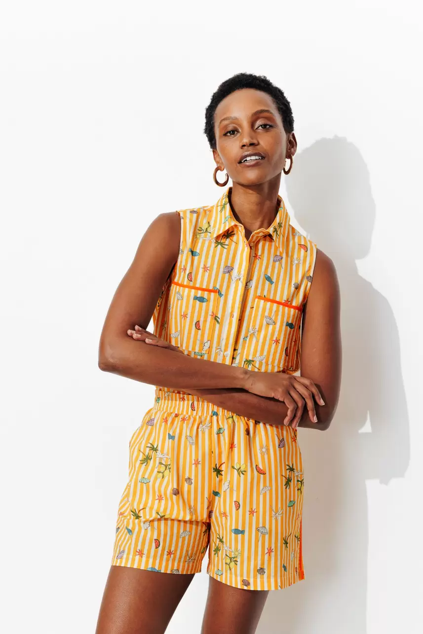 Patterned sleeveless shirt