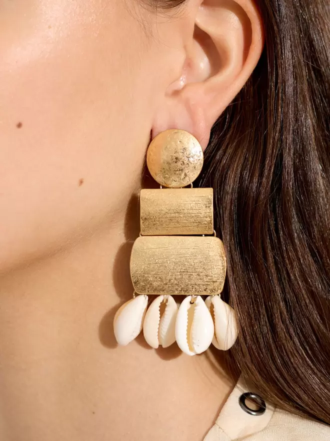 Maxi geometric earrings with shells