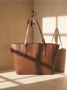 Műbőr shopper táska medállal