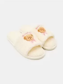 Papucs mackómotívummal és teddy kivitelben
