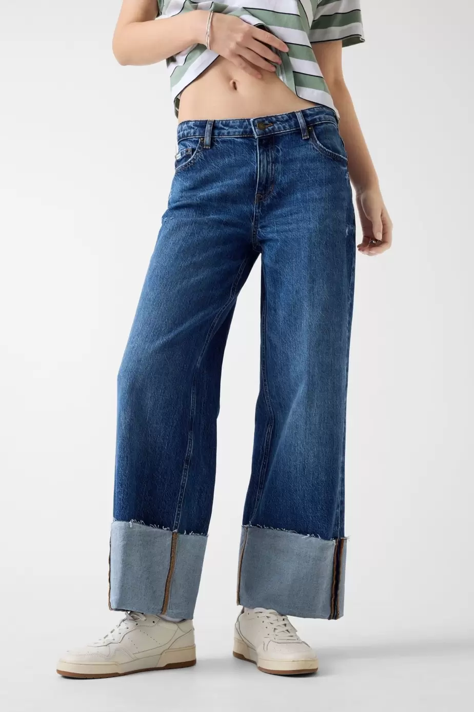 Wide-Leg cuffed jeans