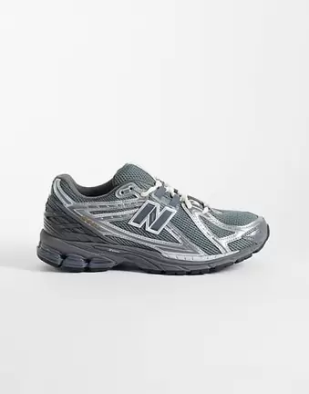 New Balance 1906 trainers in grey