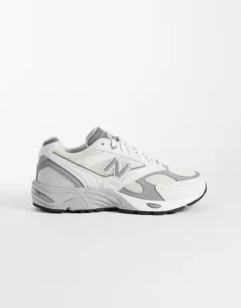New Balance 880 trainers in light grey