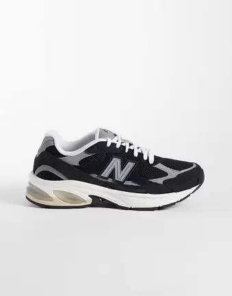 New Balance 2010 trainers in black