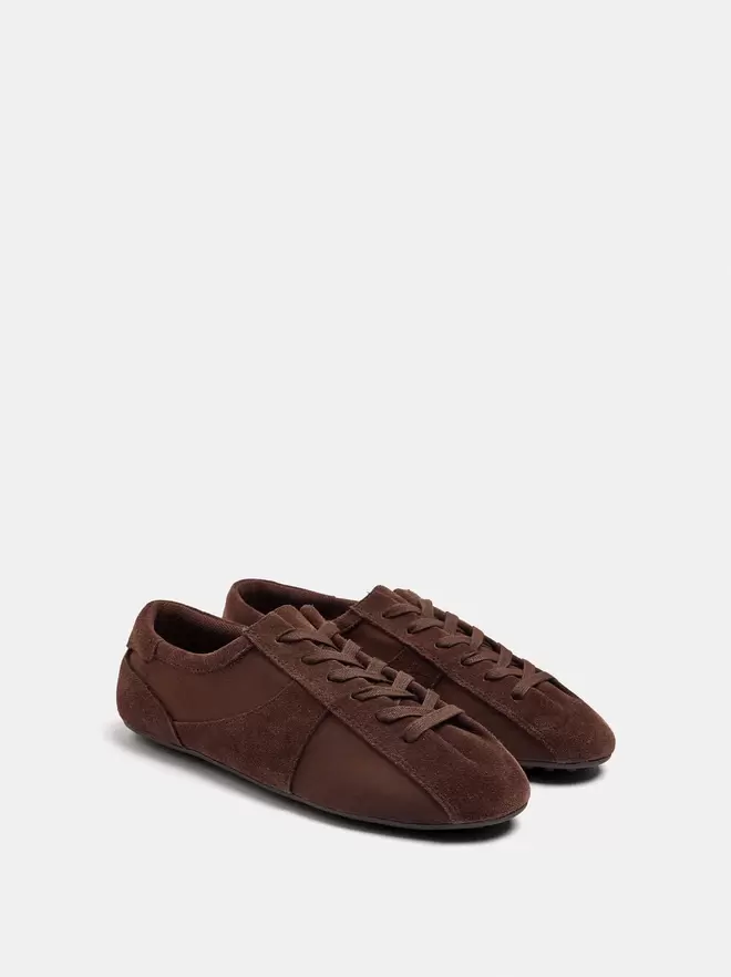 Retro minimalist sneaker with leather