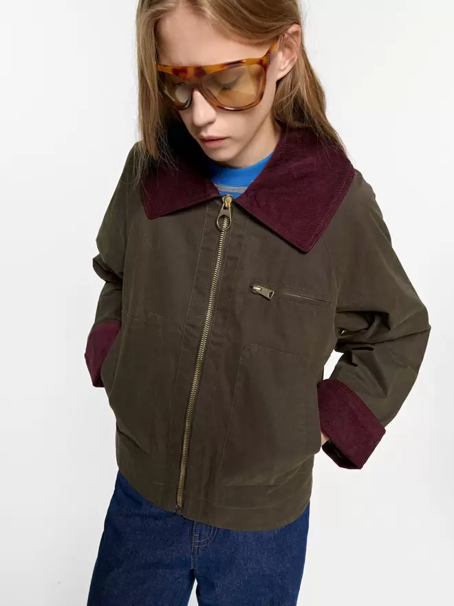 Contrast coat with zipper closure