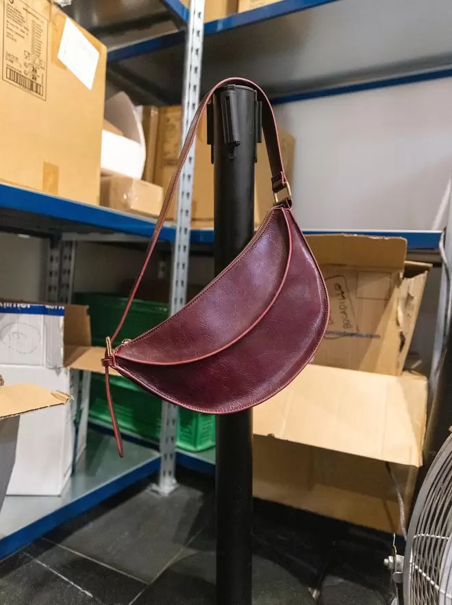 Crescent shoulder bag with cracked effect