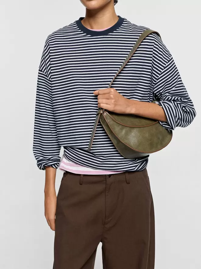 Crescent shoulder bag with cracked effect