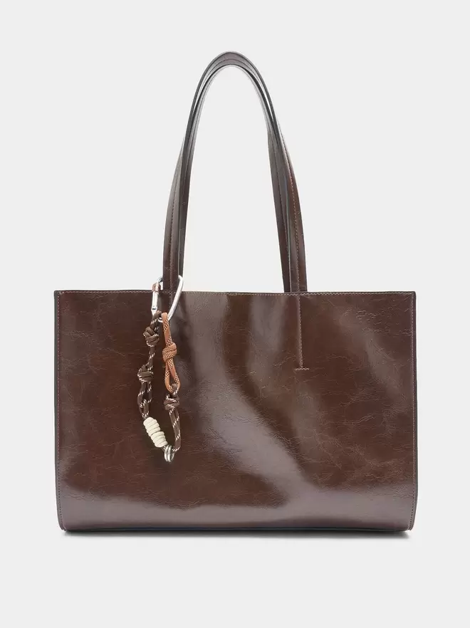 Shopper bag with pendant