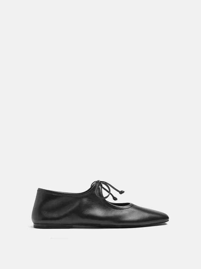 Leather ballet flats with laces