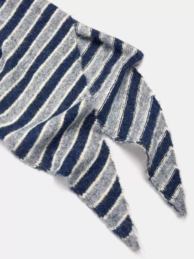 Triangular striped scarf