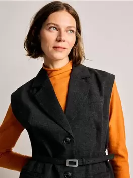 Mellény övvel