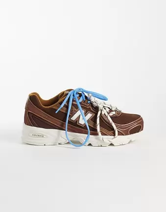 New Balance 740 trainers in brown