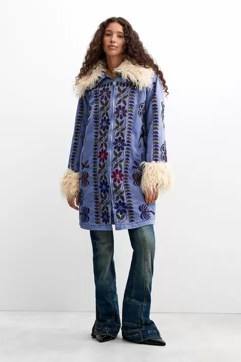 Printed Coat with detachable faux fur