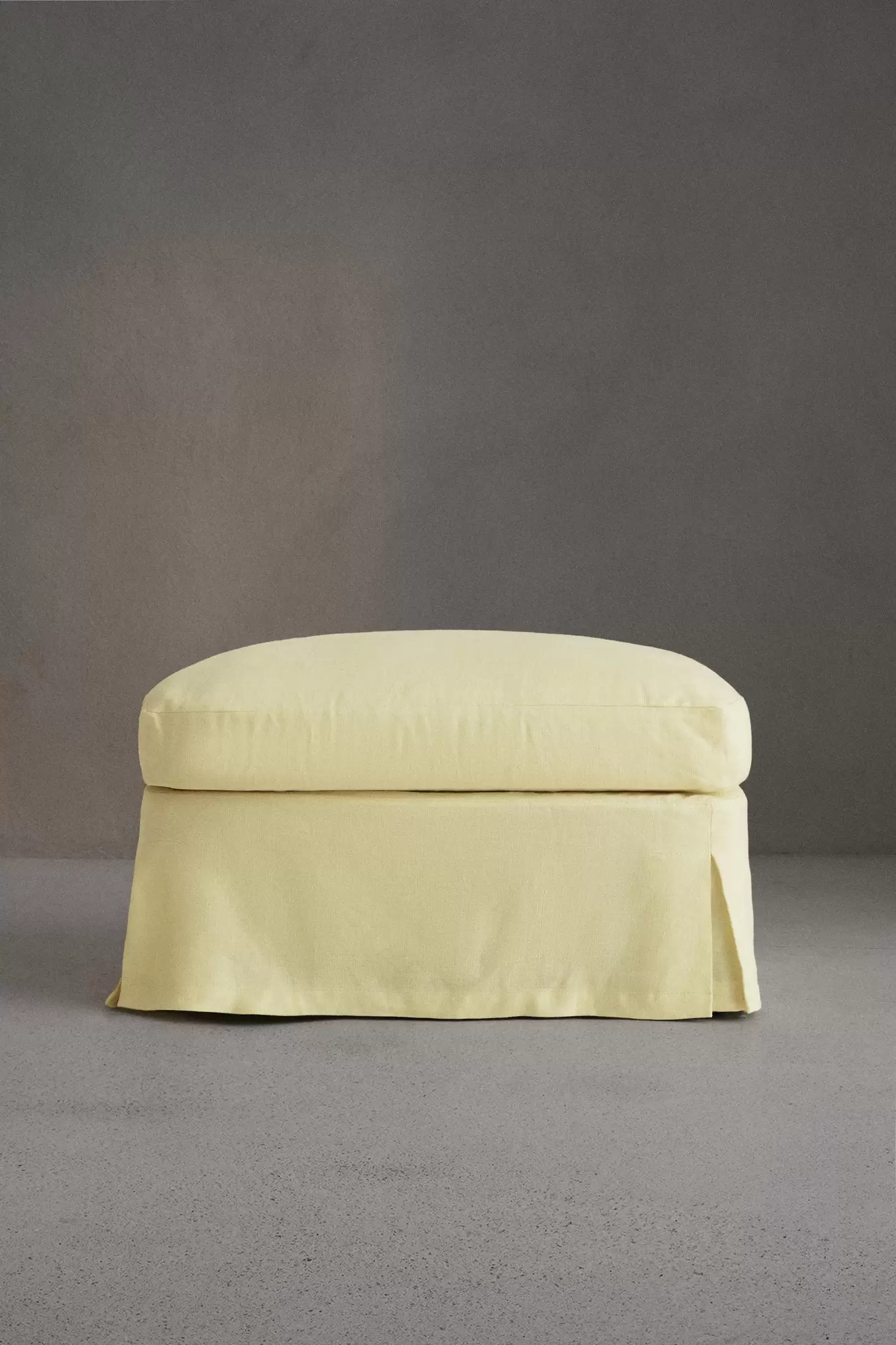 FOOTSTOOL 01