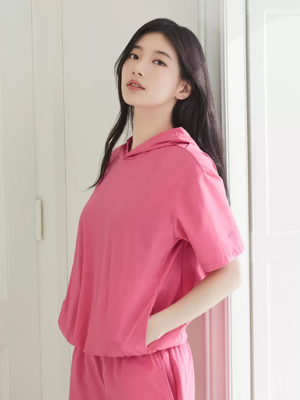 여성 HOLIDAY 우븐 반팔 후디 (CANDY PINK)