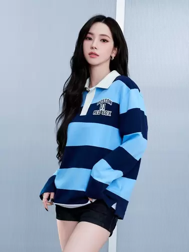 [카리나 착장]바시티 스트라이프 긴팔 오버핏 카라 티셔츠 보스턴 레드삭스
