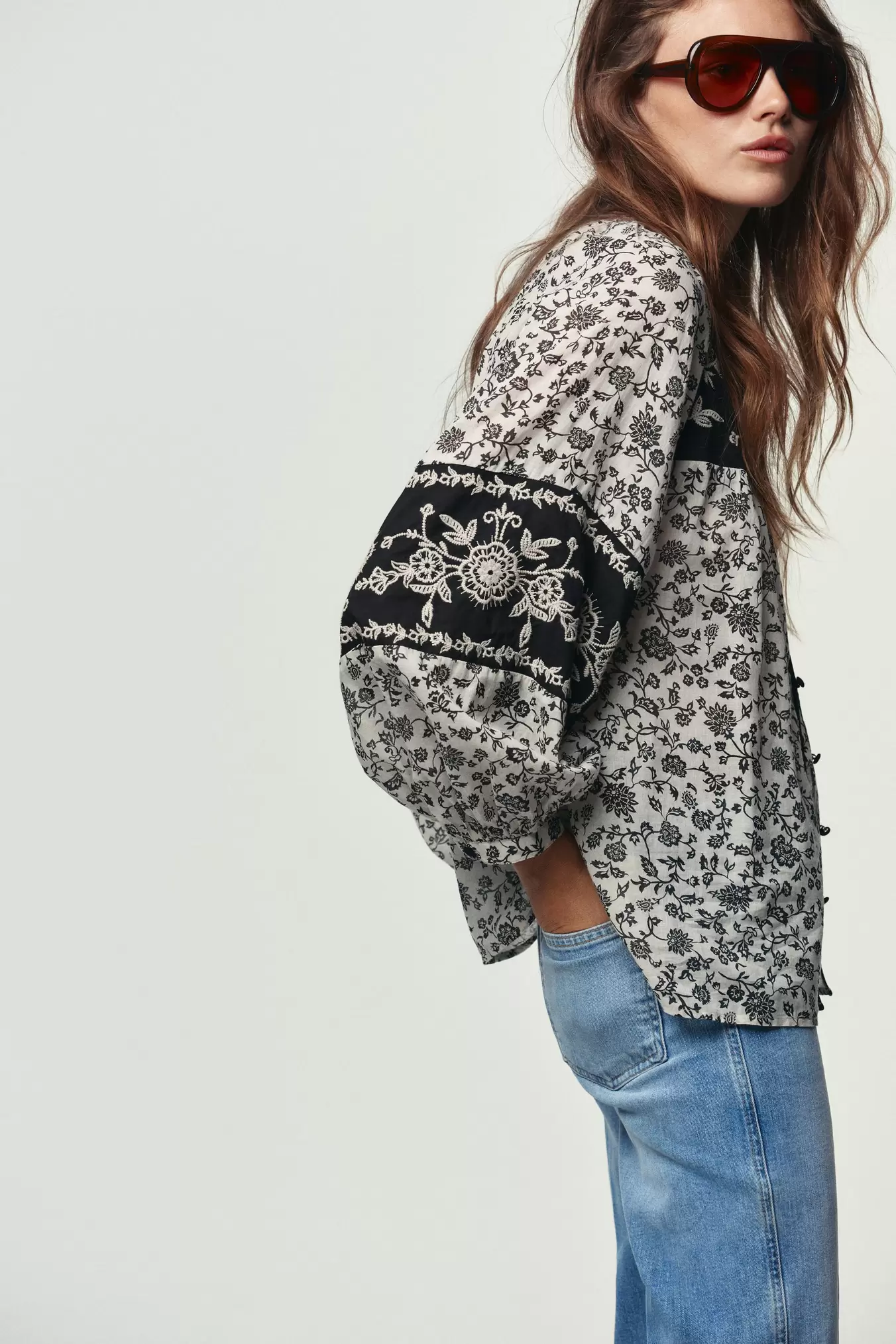 BLUSE BRODERIER PERLER BLOMSTERPRINT