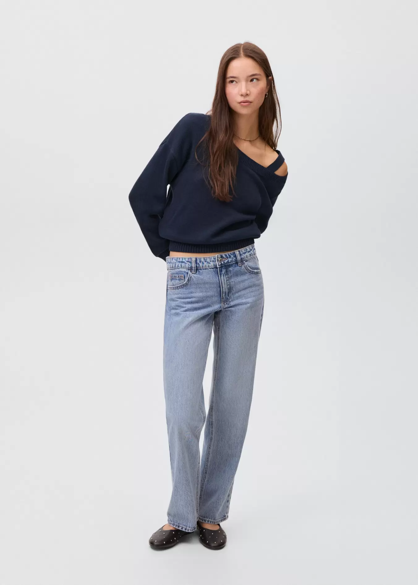 Strikkegenser med cut-out