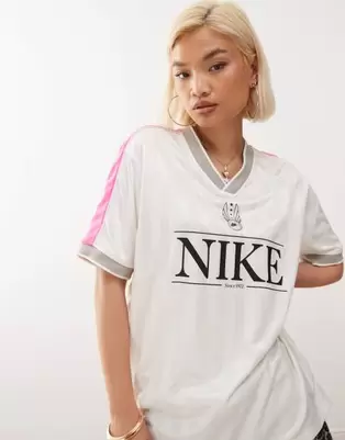 Nike Retro Football shirt in white and pink