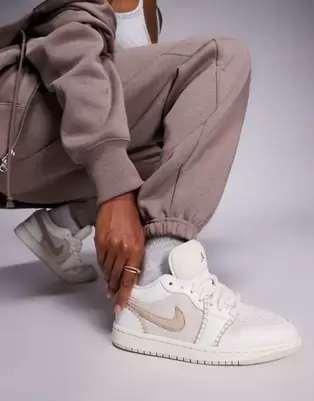 Nike Air Jordan 1 Low trainers in beige