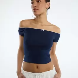 Offshoulder t-shirt