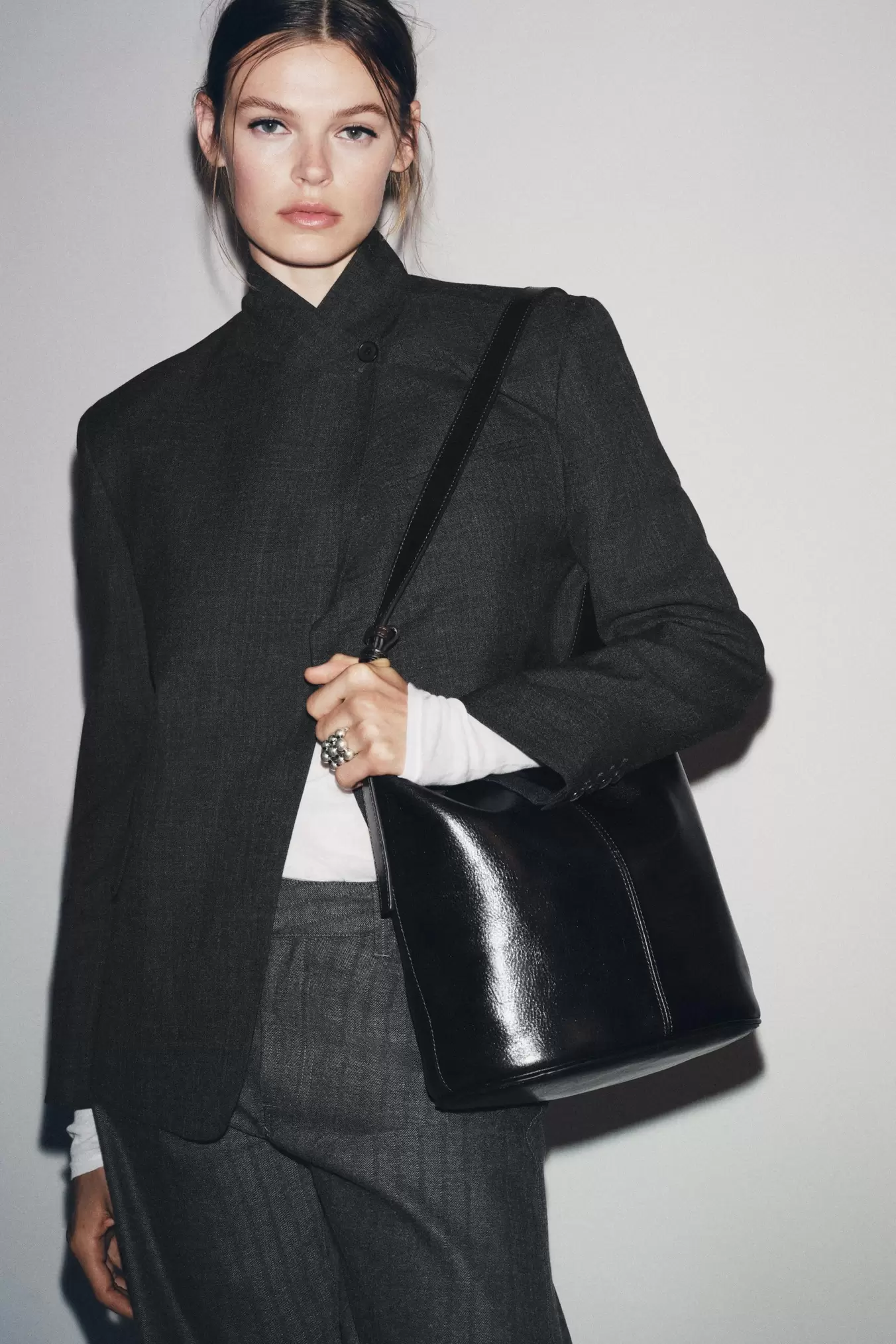 ASYMMETRISK POSEVESKE I SKINN