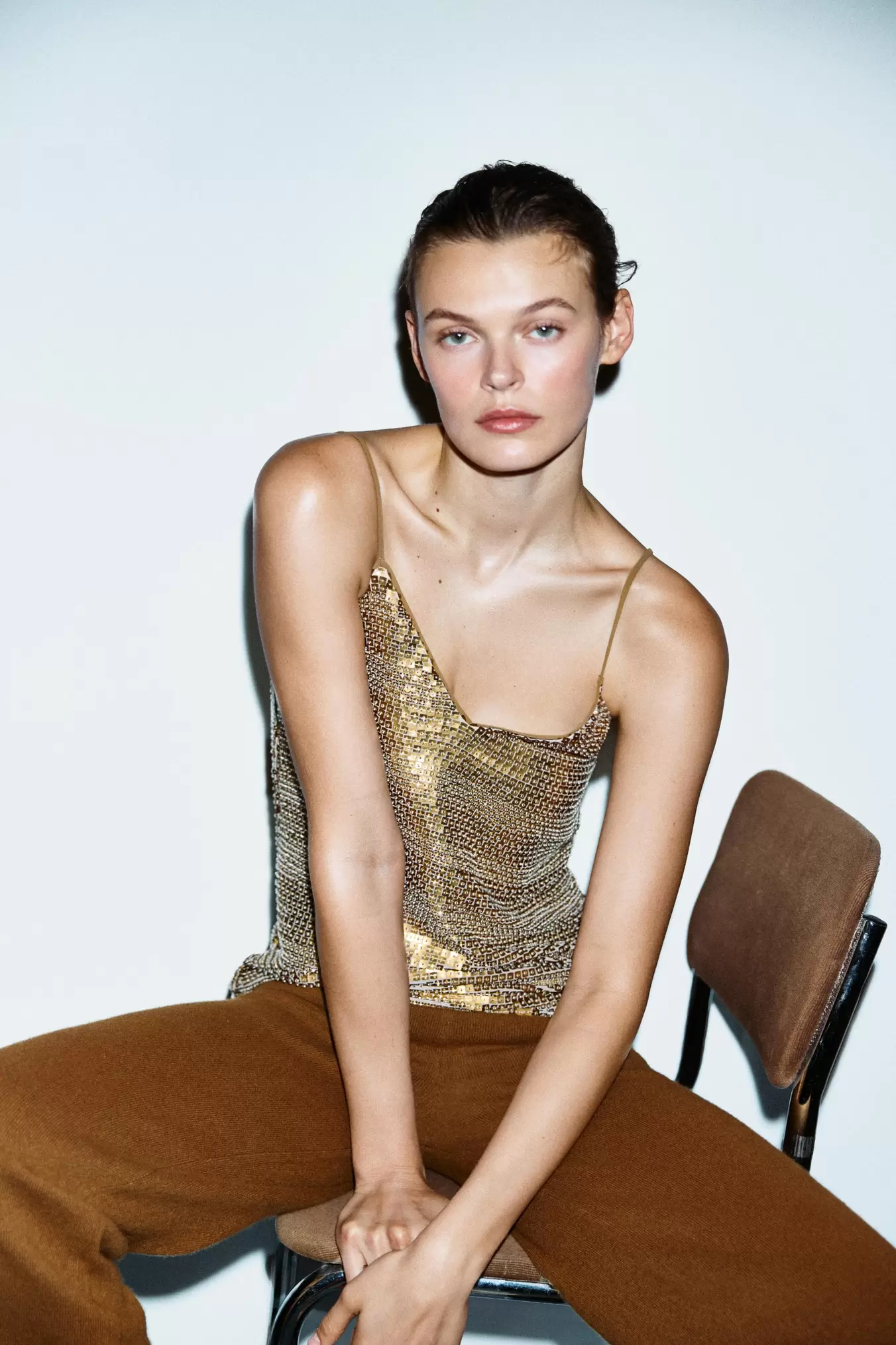 TOP MED STROPPER, PALJETTER OG PERLER