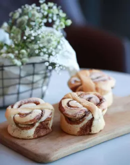 Baker Hansen-katalog i Halden | Klassisk kanelbolle – 30kr, Gluten- og melkefri kanelbolle – 39kr, Kanelbolle + kaffe – 55kr | 2026-02-19T00:00:00.000Z - 2026-03-01T00:00:00.000Z