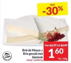 De - Brie de Meaux of Brie gevuld met bieslook
