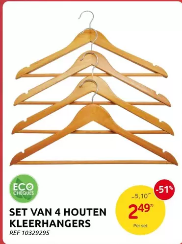 SET VAN 4 HOUTEN KLEERHANGERS