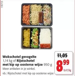Wokschotel gevogelte of Rijstschotel met kip op oosterse wijze