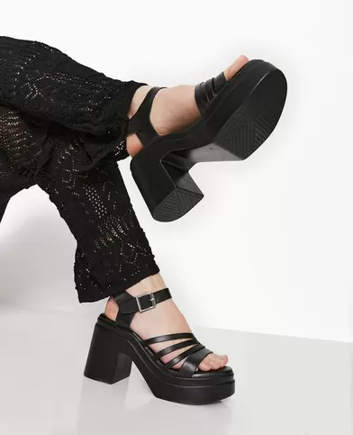 Sandales compensées avec multi-brides