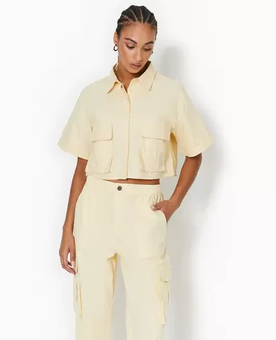 Chemise cropped avec poches plaquées