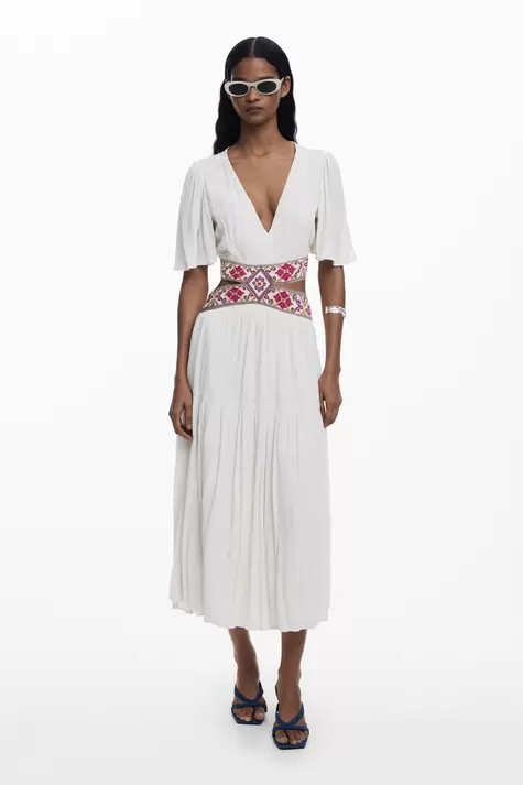 Robe découpée brodée