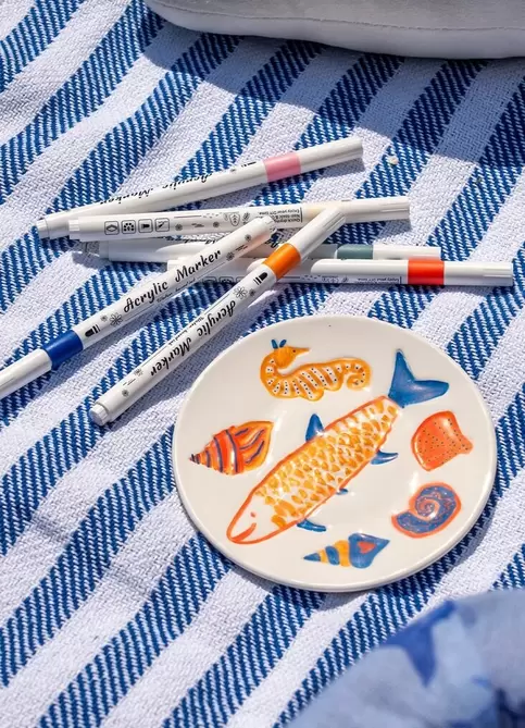 Assiette DIY avec marqueurs à séchage à l'air
