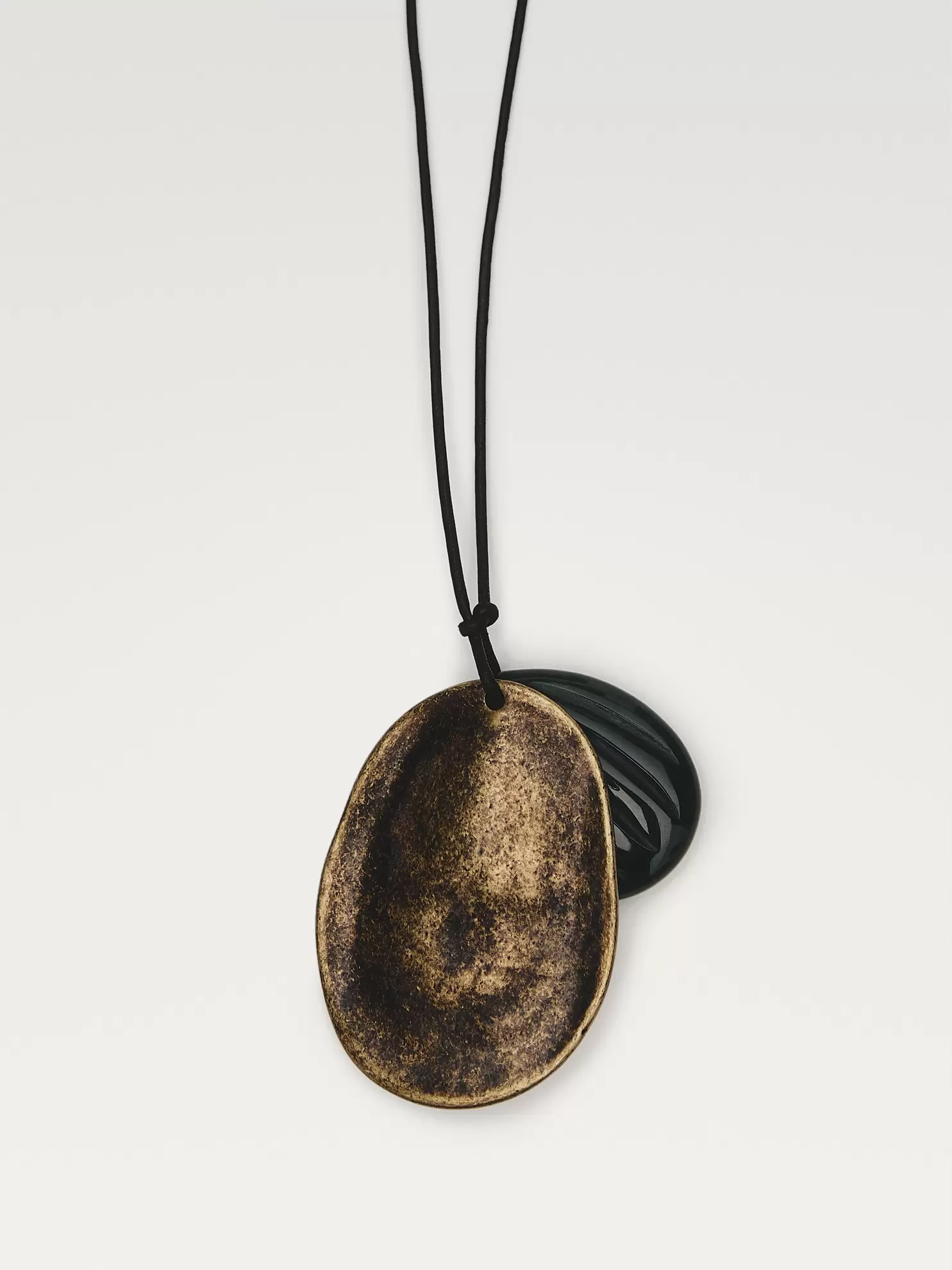 Collier pendentif amande