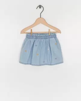 Jupe en jeans avec des fleurs brodées